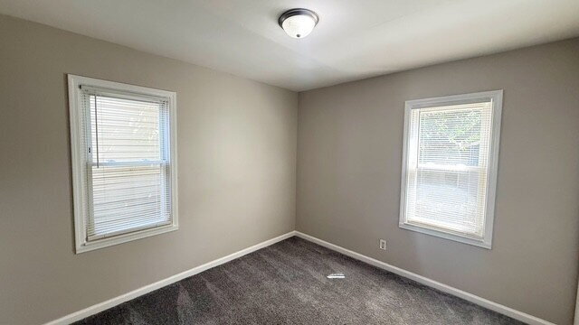 Building Photo - EAST SIDE 2 BEDROOM WITH BASEMENT!  AVAILABLE NOW!