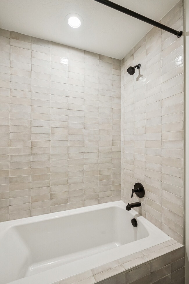 Building Photo - 474 Ascent Dr