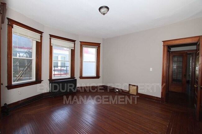 Building Photo - 2539 Melrose Ave