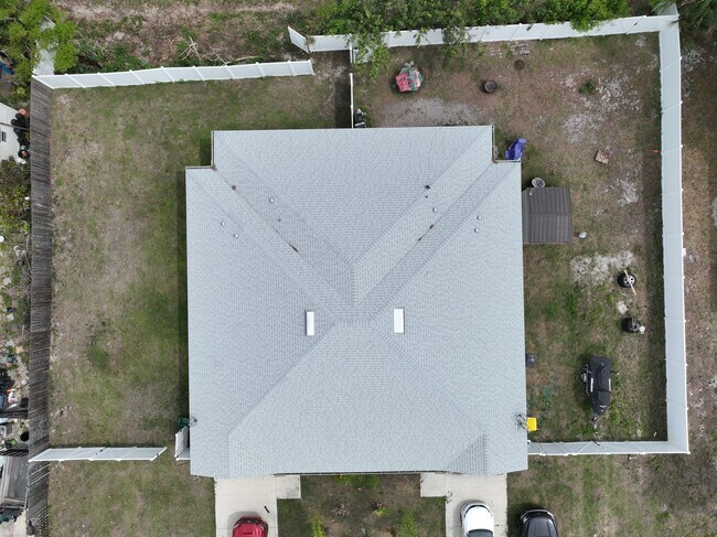 Building Photo - 2027/2029 Guava Drive