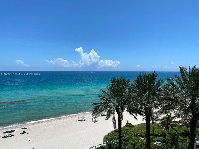 Building Photo - 17121 Collins Ave