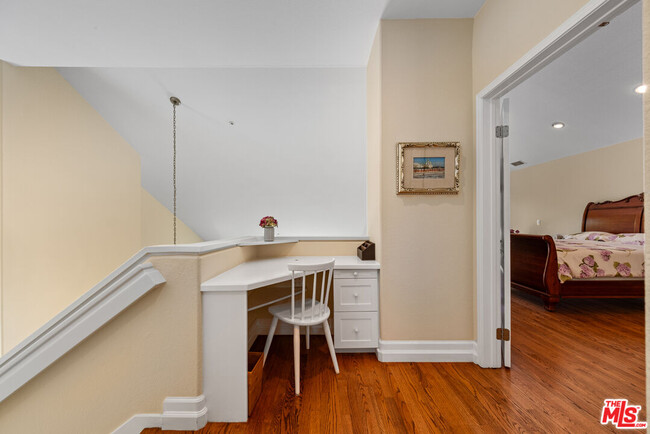 Building Photo - 682 Palisades Dr
