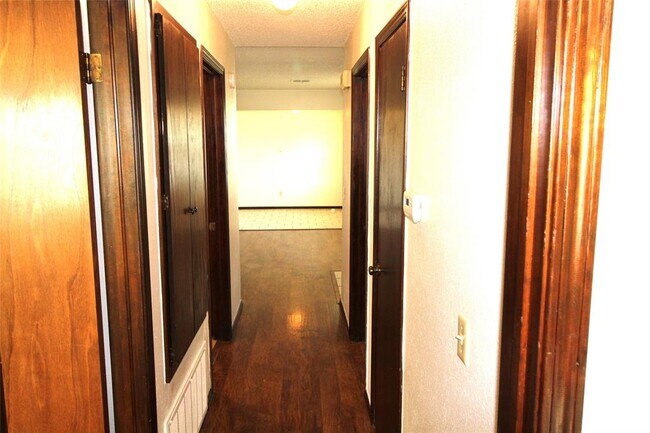 Building Photo - 316 Falcon Ct