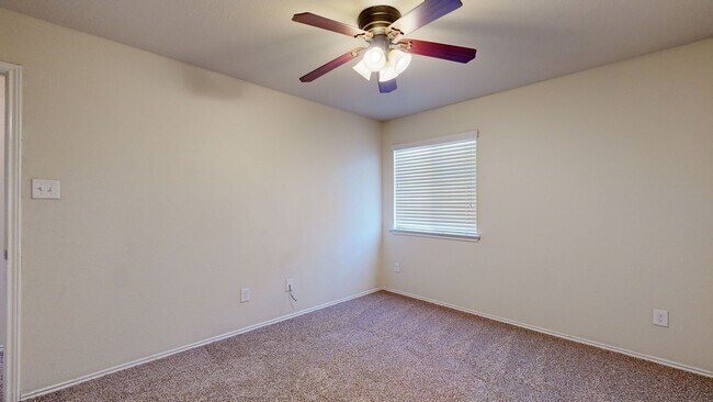 Building Photo - FREE DECEMBER RENT!!!