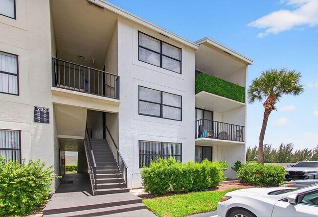 Building Photo - 752 Executive Center Dr
