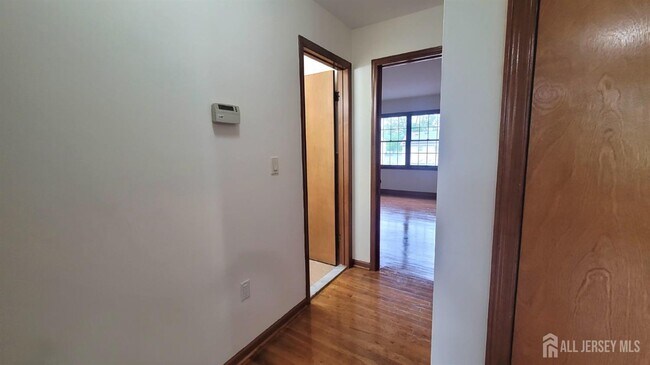 Building Photo - 505 Lincoln Blvd