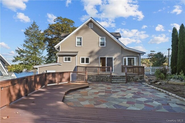 Building Photo - 33 Sycamore Rd