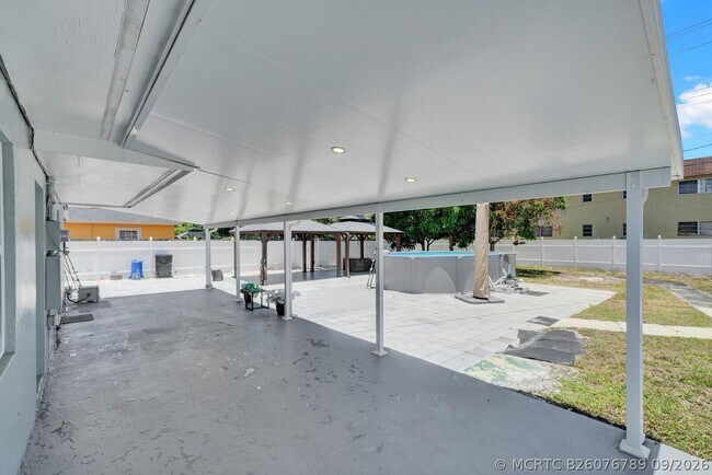 Building Photo - 1134 S Ridge St