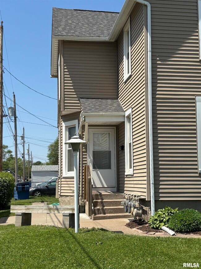 Building Photo - 118 N Pine St