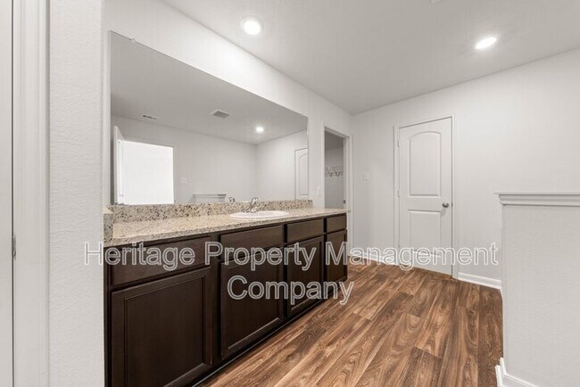 Building Photo - 11038 Chatham Ct