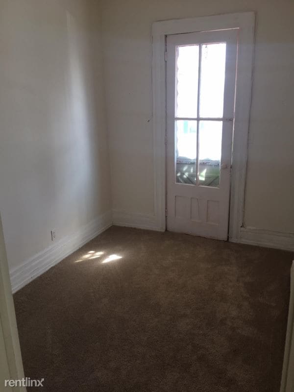 Building Photo - 3 br, 1 bath Apartment - 1 Oak St