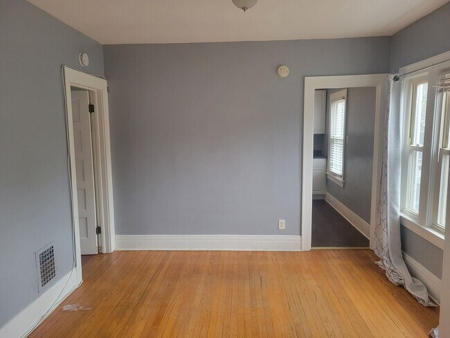 Building Photo - 126 Flanders St