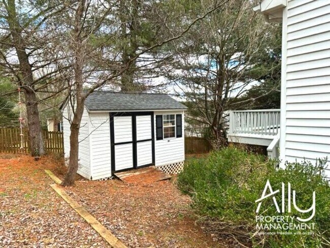 Building Photo - 1003 Wintergreen Ln