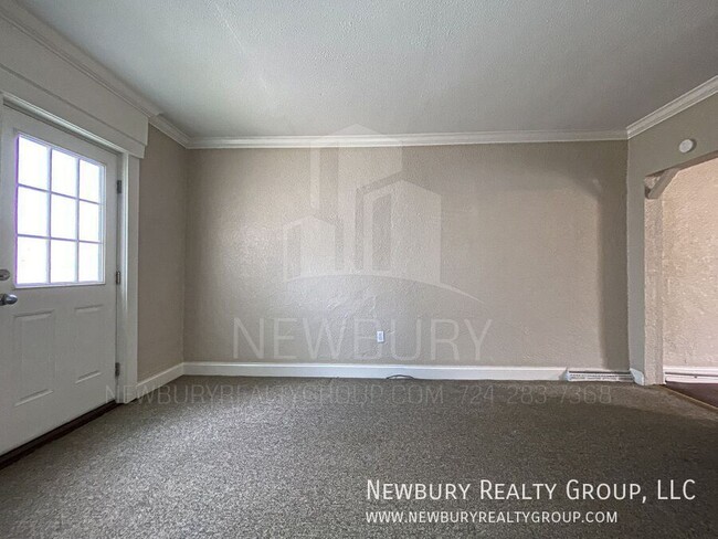 Building Photo - 39 Hickory St