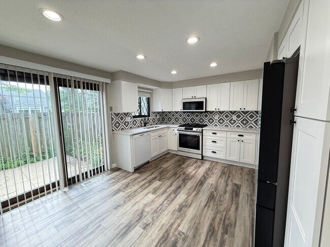 Building Photo - Beautifully Renovated 2 Bed, 1.5 Bath Condo in Westerville