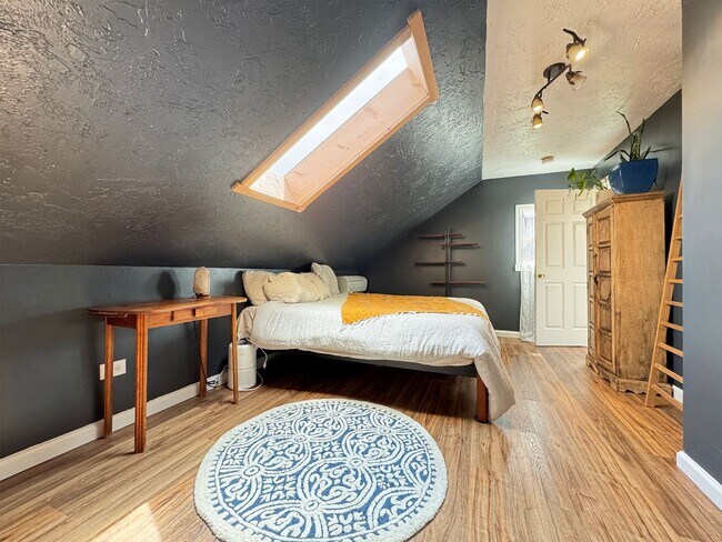 Building Photo - Charming Home for Lease