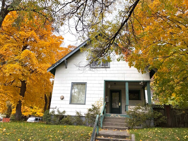 Primary Photo - 428 S Chestnut St