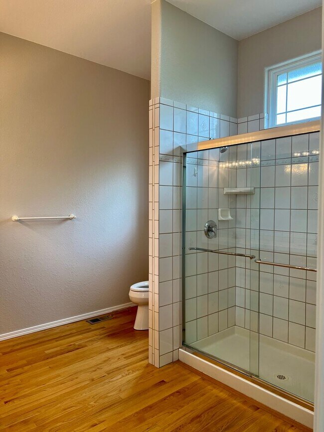 Building Photo - Spacious, Well-Appointed home in a Highly Desirable Location!