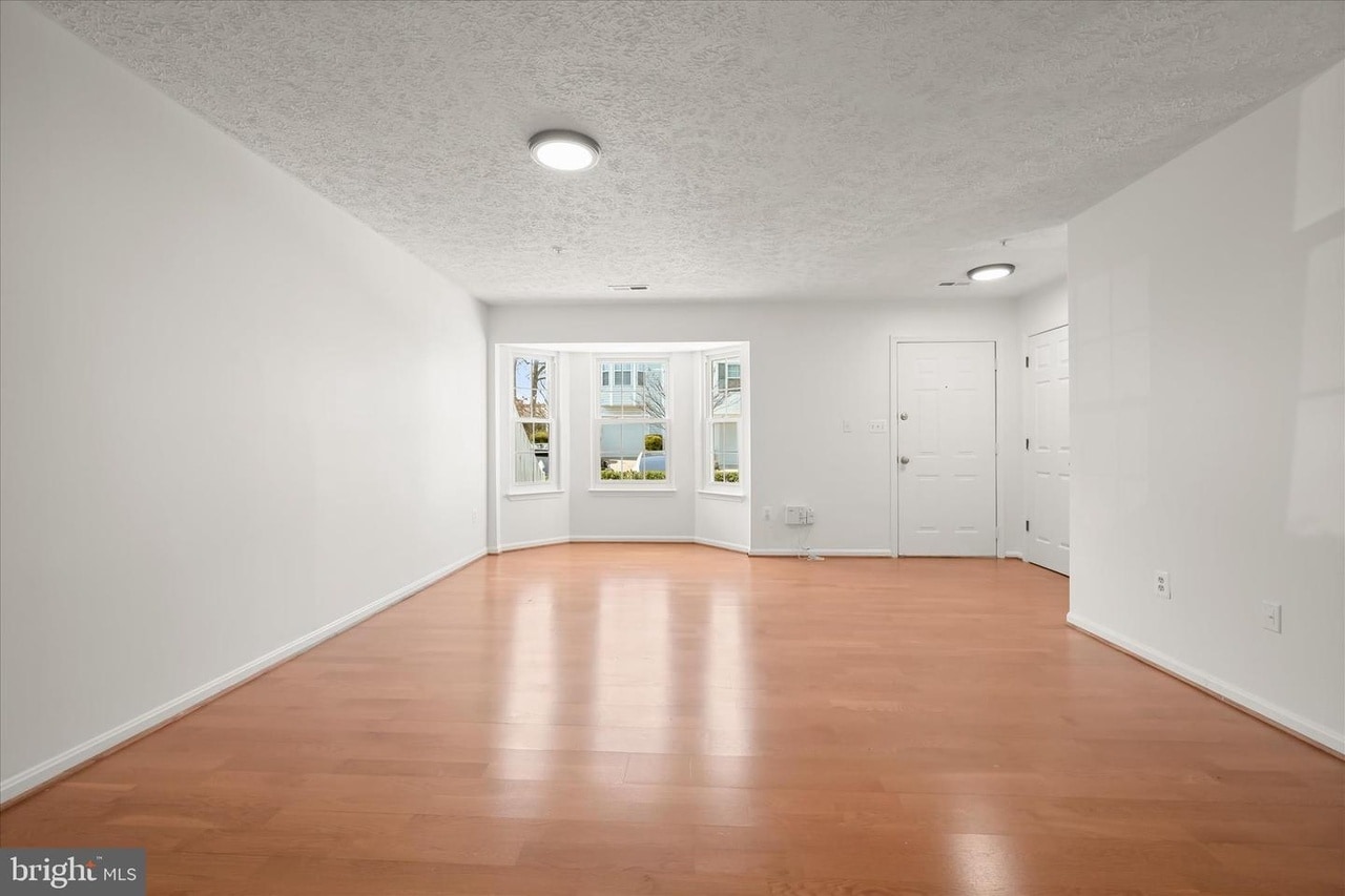 Building Photo - 8834 Goose Landing Cir
