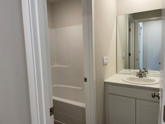 Building Photo - Stunning 4 Bed, 2.5 Bath Home with Premium Finishes, Spacious Layout, and Fenced Backyard!