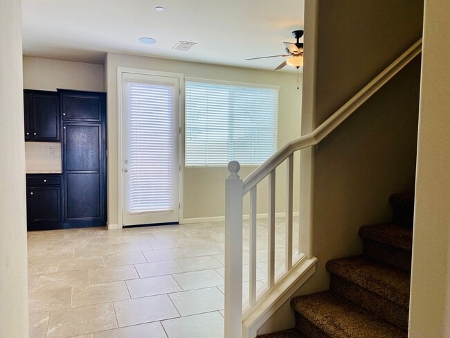 Building Photo - $2,195 DeWolf & Barstow, 3 Bedroom - Joy Dr, Clovis / Community Pool