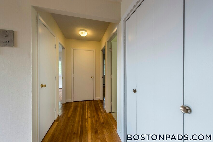 Building Photo - 90 Gardner St