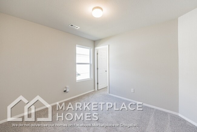 Building Photo - 981 E Starling St