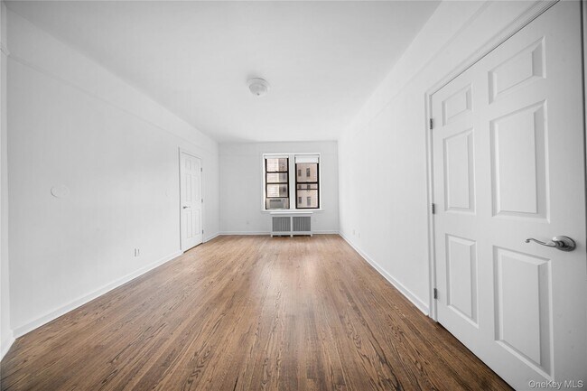 Building Photo - 779 Riverside Dr