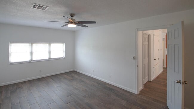 Building Photo - 1715 N Midwest Blvd