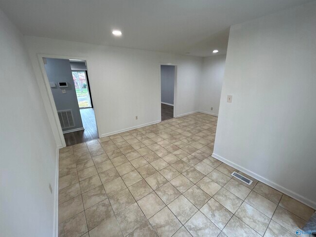 Building Photo - 6202 Valley Park Dr NW