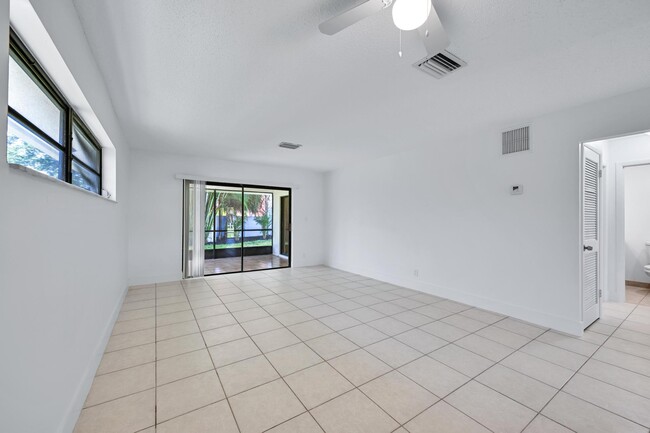 Building Photo - 498 NE 42nd St