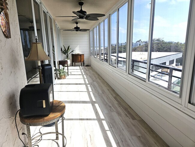 Building Photo - NEW RENOVATED SUNTIDE A BEACH CONDO
