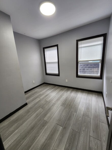Building Photo - 163 Elwood Ave E