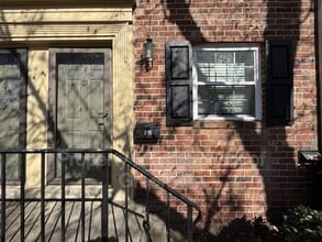 Building Photo - 2530 E North St