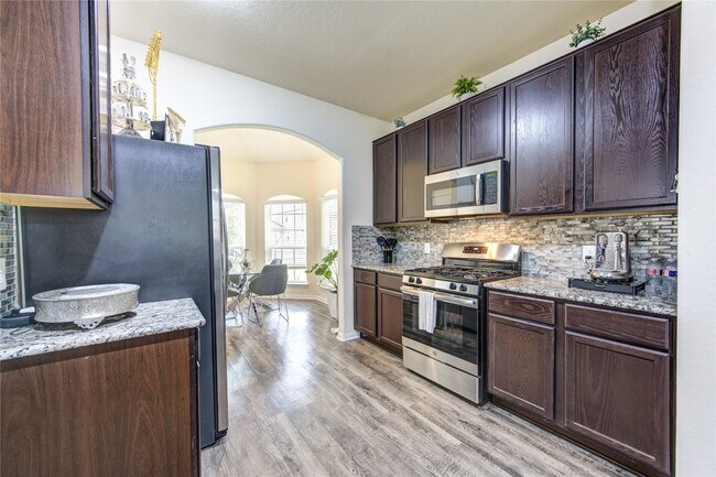 Building Photo - 3330 Madison Elm St