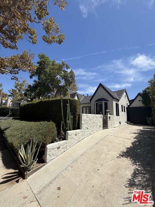 Building Photo - 750 N Martel Ave