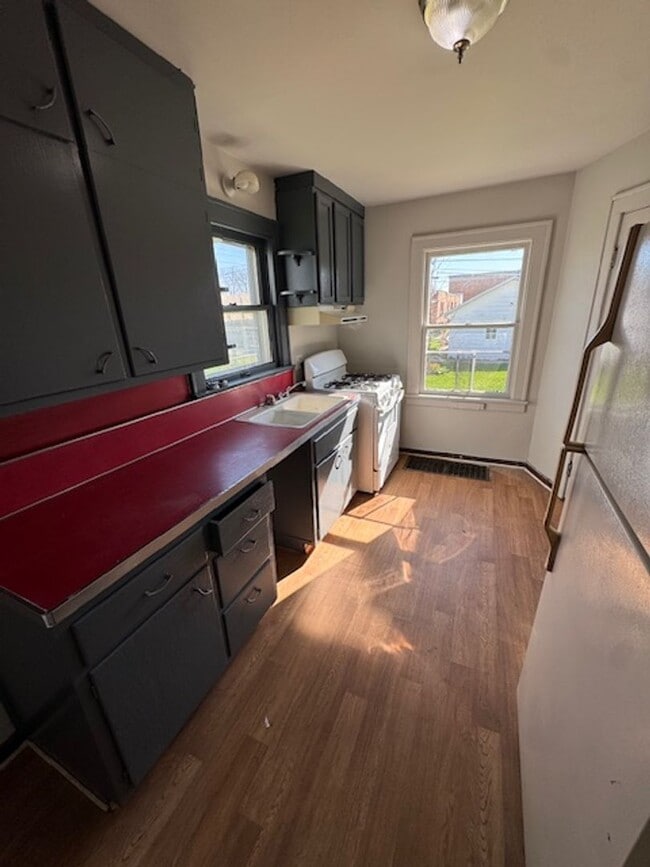 Building Photo - 3305 S Harrison St