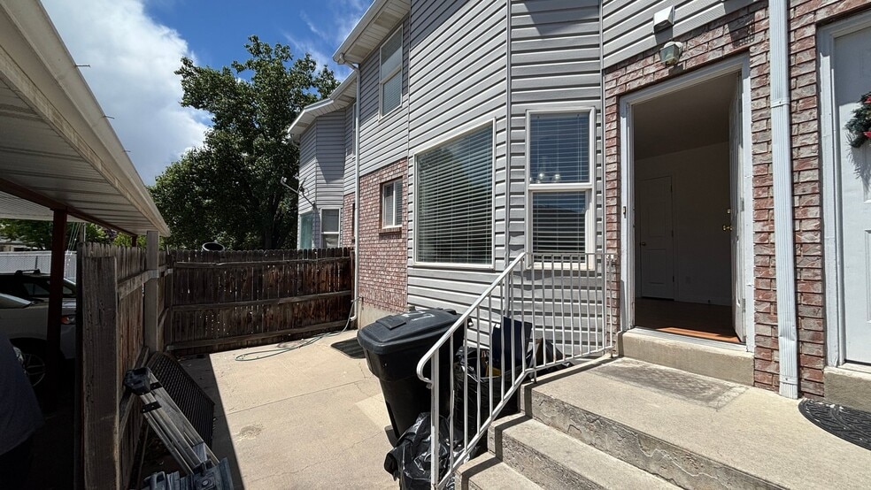 Building Photo - 629 W 40 N St
