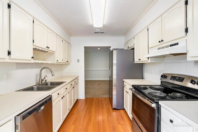 Building Photo - 16 Lancers Ln