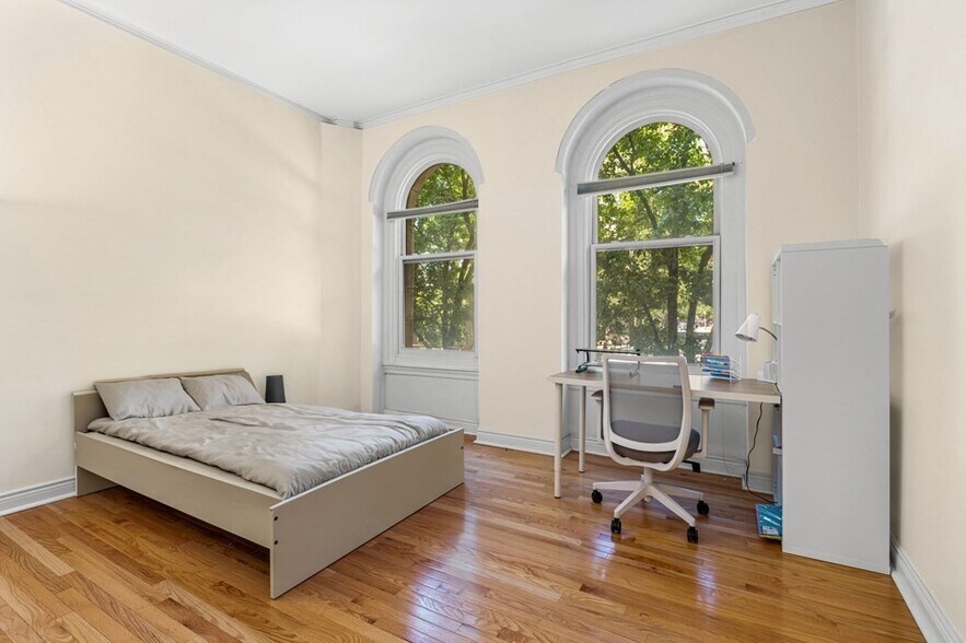 Building Photo - 4 Charlesgate E