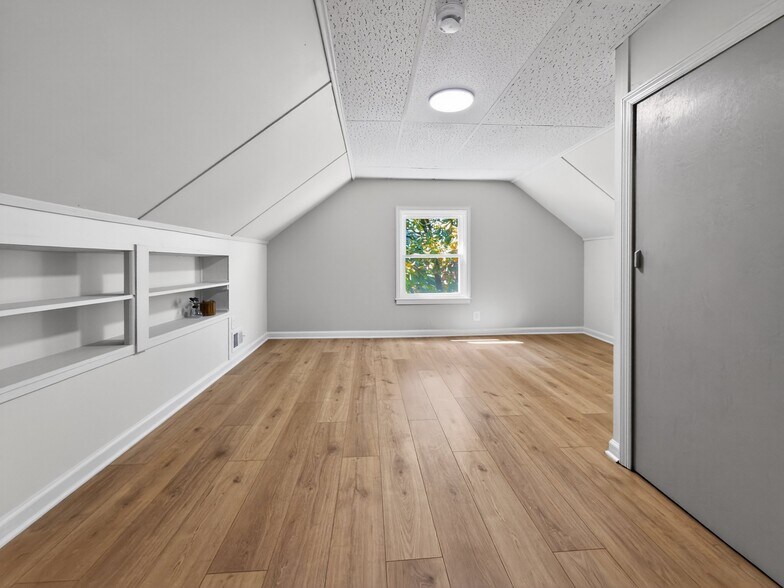 Building Photo - 101 Elinor Ave