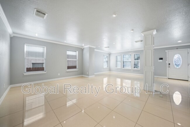 Building Photo - 11016 Forest Shower