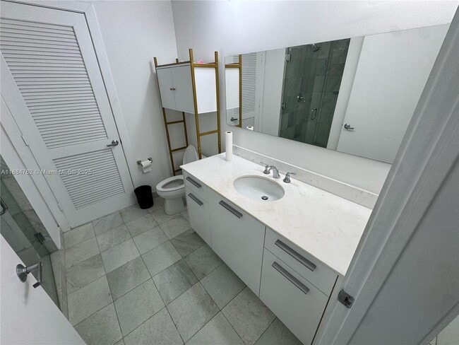 Building Photo - 1050 Brickell Ave