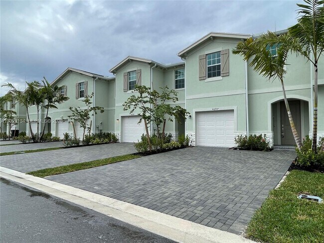 Building Photo - 4297 Hammock Grove Dr