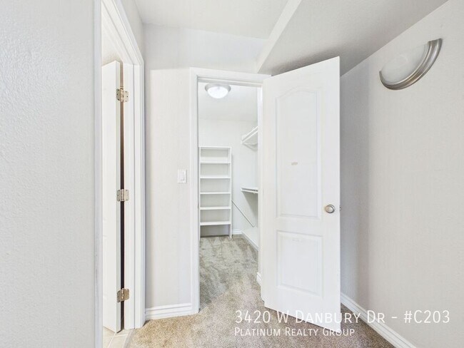 Building Photo - 3420 W Danbury Dr