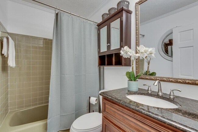 Building Photo - 2663 Rangewood Dr NE
