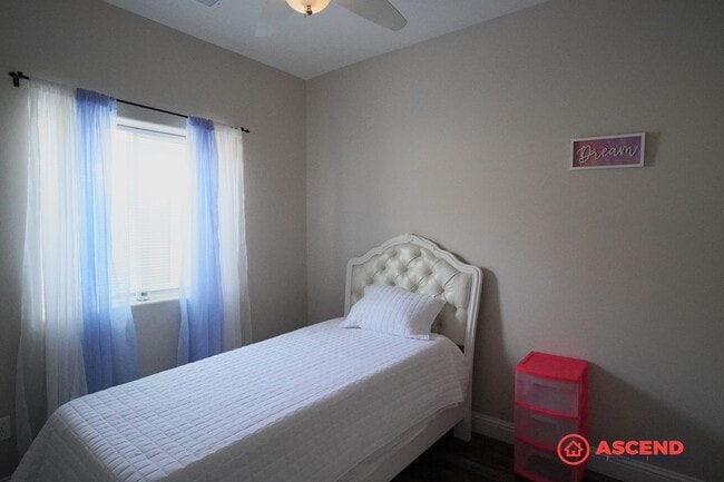 Building Photo - Fully Furnished Home In East Bakersfield!