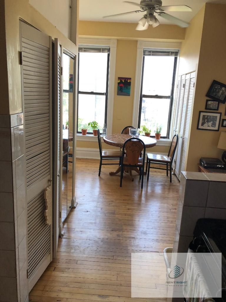 Building Photo - 1547 W Blackhawk St