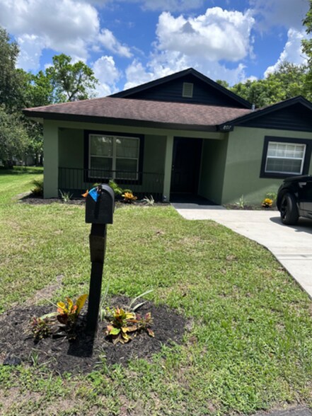 Building Photo - 807 W 13th St