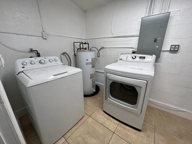 Building Photo - 6870 SW 5th Ct